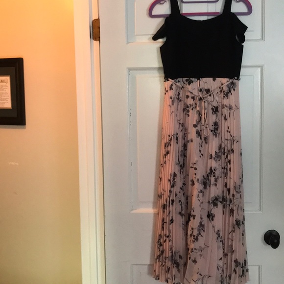 Girls formal dress size 12 - Picture 4 of 5